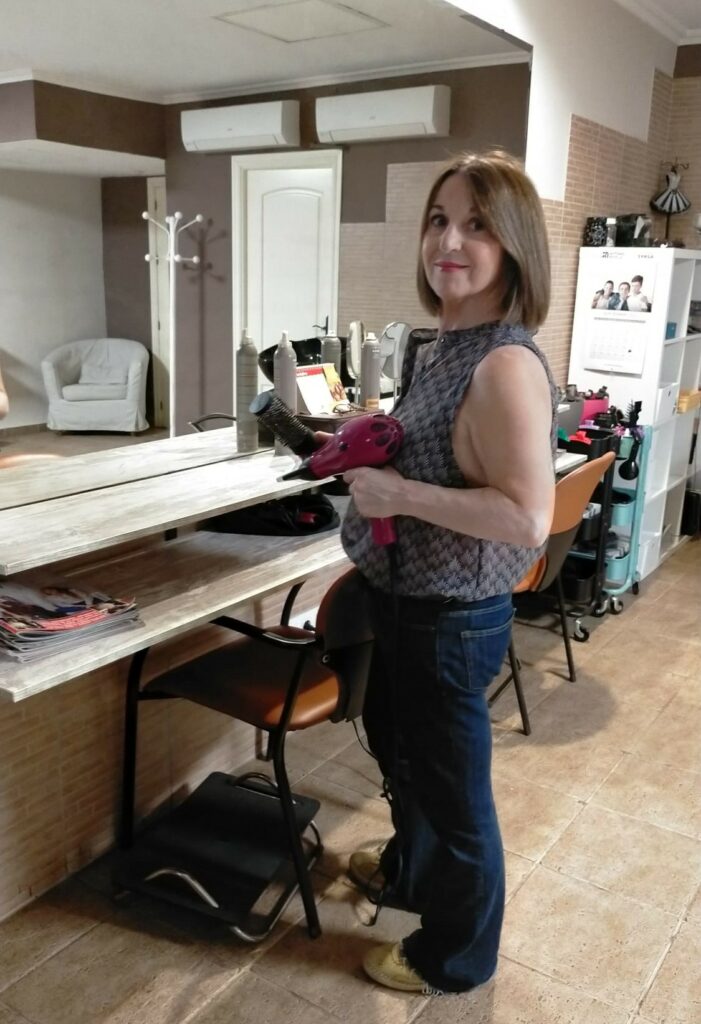 citaelenagonzalezpeluqueria